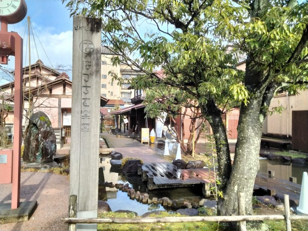 はづちを楽堂前