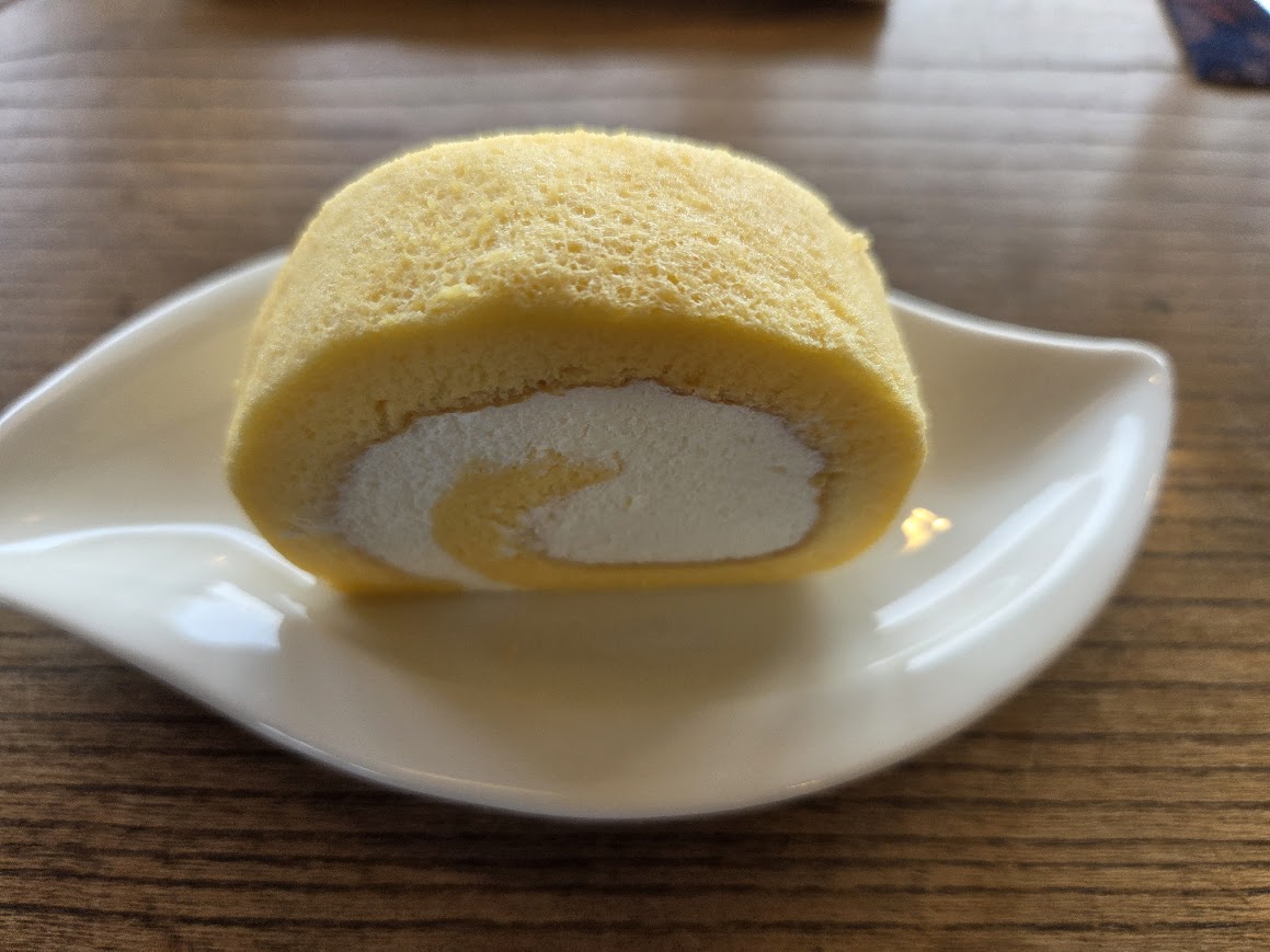 ５月茶の樹ロールケーキ