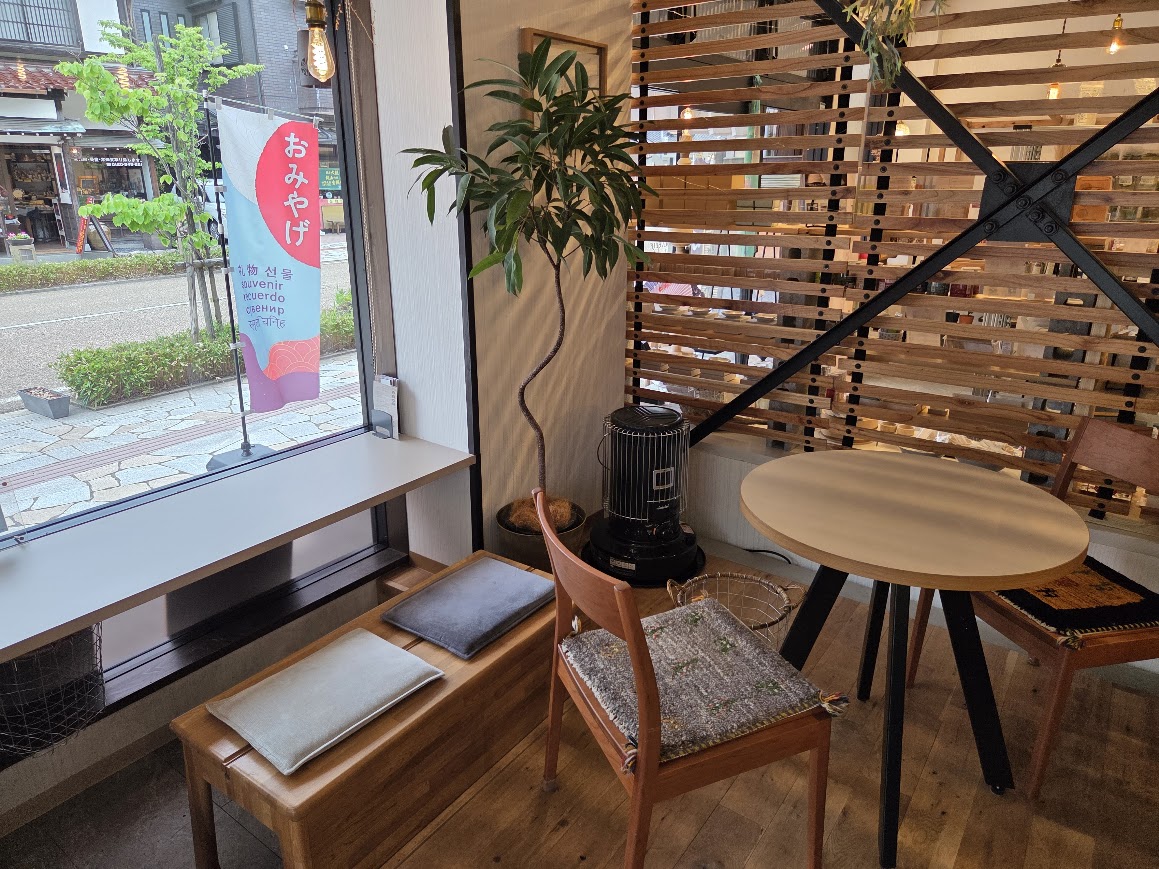 Amushop&cafeイートイン席