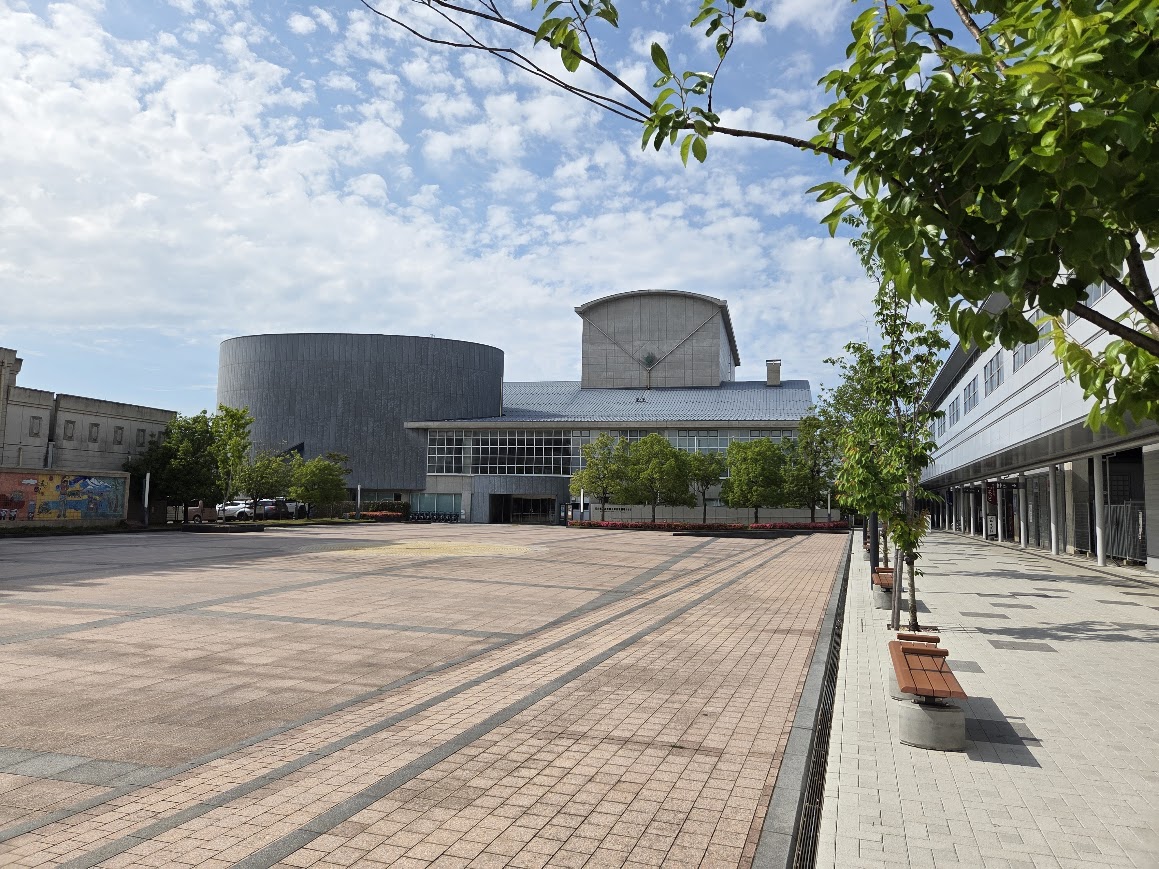 石川県小松市團十郎芸術劇場うららと市民公園