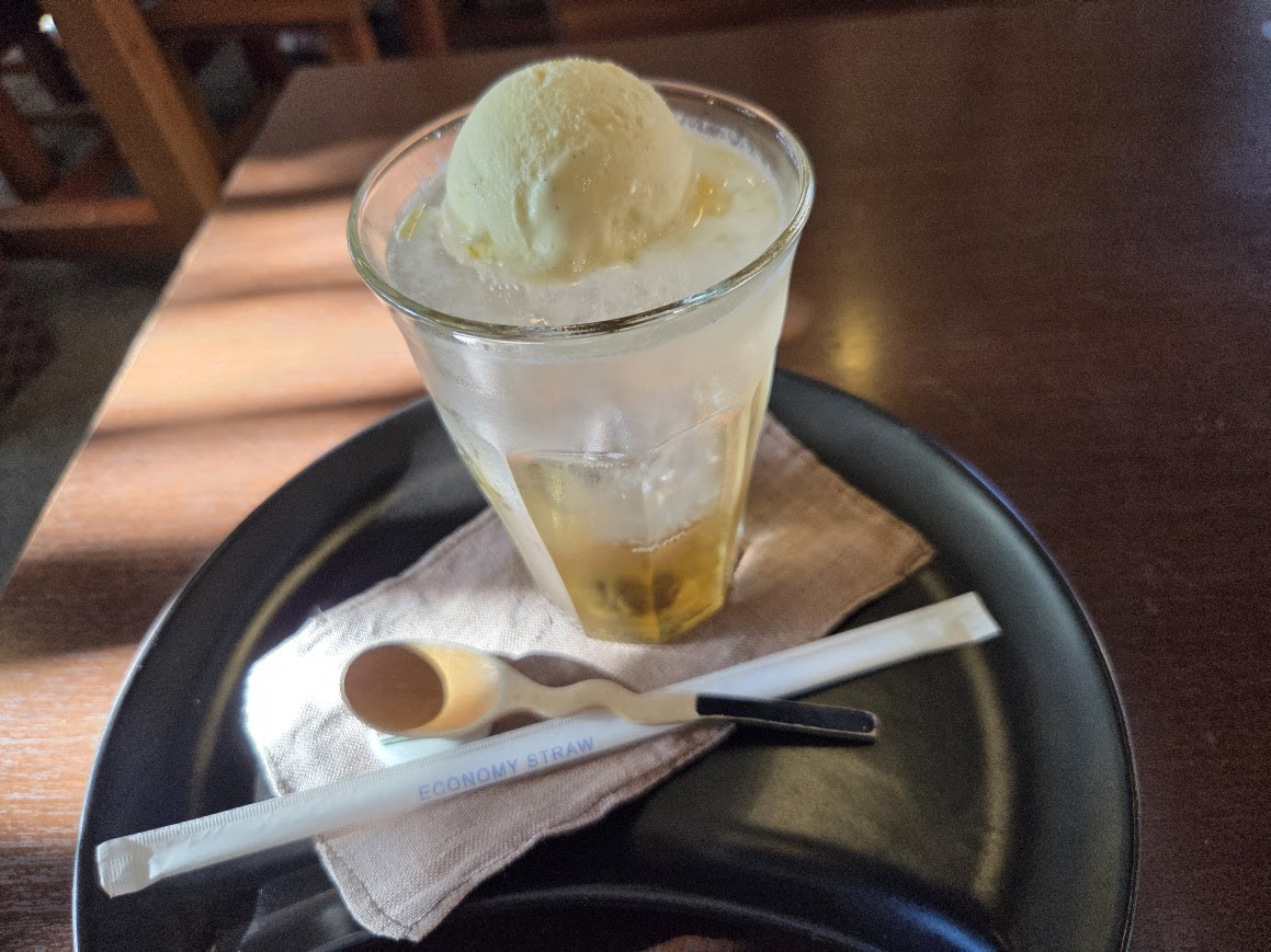 はづちを茶店大人のクリームソーダ