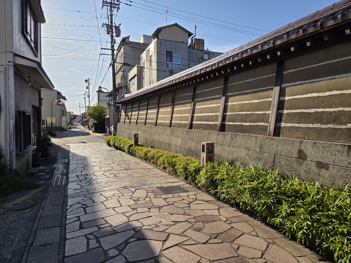 あけぼの通り専光寺前