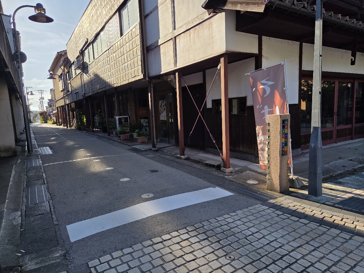 総湯側にあるあけぼの通り入り口