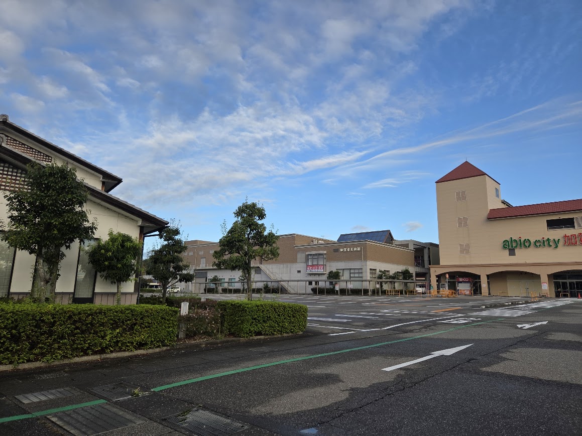 美術館後ろ駐車場