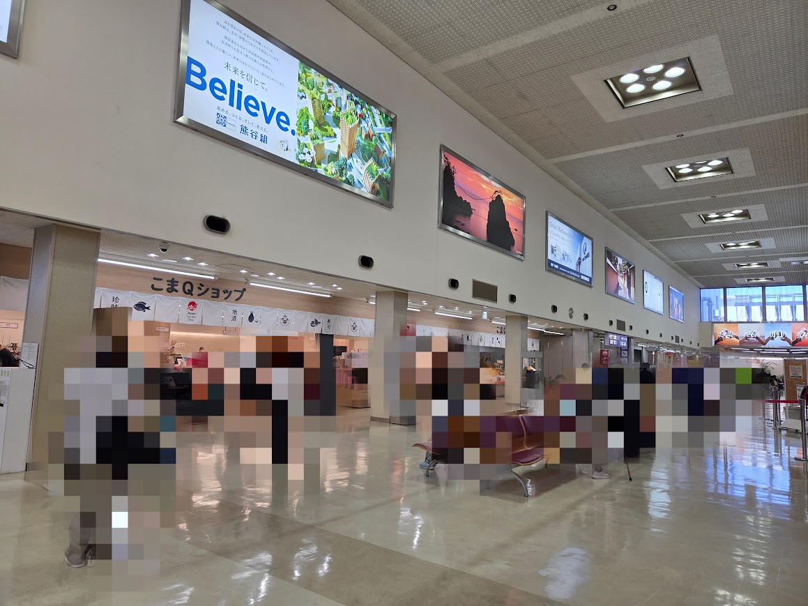 小松空港出発ロビー