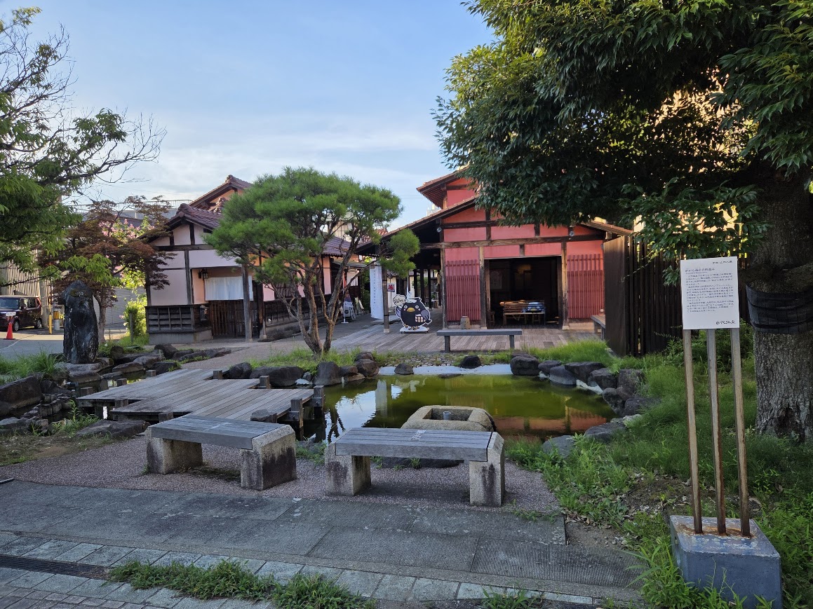 はづちを楽堂前