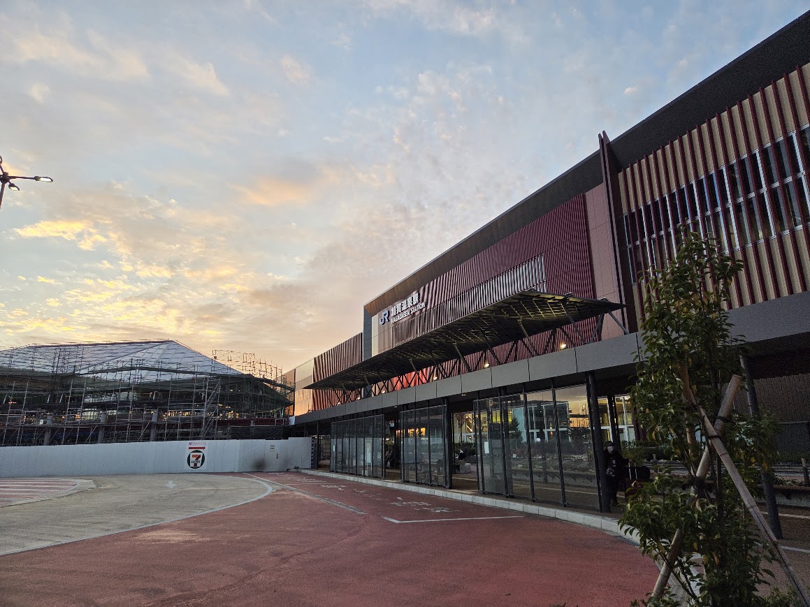 加賀温泉駅とガレリア