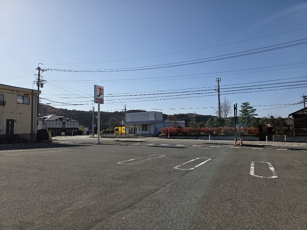 セブンイレブン別所口駐車場