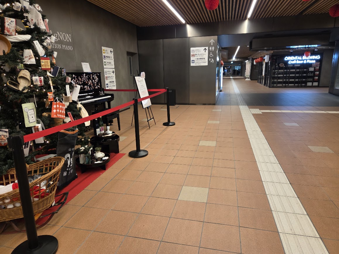 ゆのまち加賀駅ピアノ前