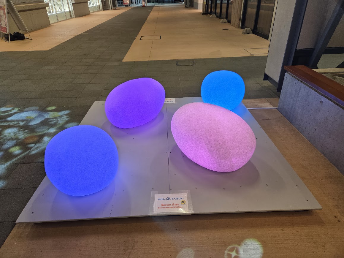 コマツナイン石のオブジェ